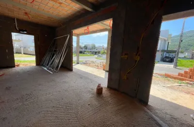 LINDA Casa com 3 Suítes no bairro Cachoeira do Bom jesus em Florianópolis