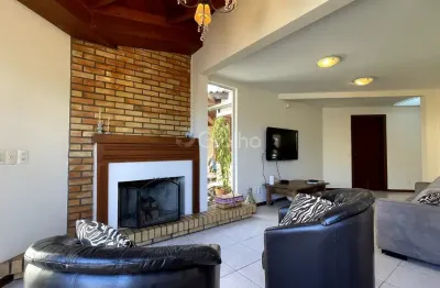 Casa de 308m² com 4 quartos sendo 3 suítes na Cachoeira do Bom Jesus