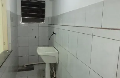 Casa com 2 quartos para alugar na Rua Professor Arnaldo Silveira, 778, São Marcos, Salvador