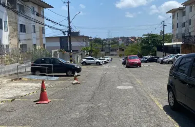 Apartamento com 3 quartos para alugar na Rua Deputado Jairo Azi, 567, Trobogy, Salvador