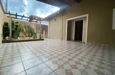 Casa térrea à venda, Jardim América com 3 dormitórios.  Estuda permuta por apartamento.