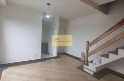 Duplex - 3 Dormitórios - Sacada - Condomínio Tranquilo e com Piscina e Churrasqueira