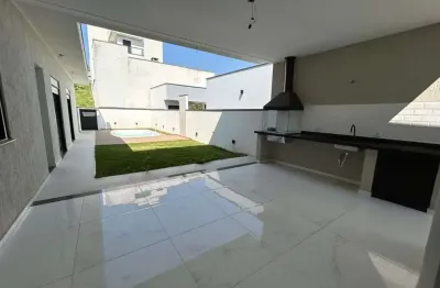 Casa térrea com 3 suítes piscina e quintal a venda no condomínio Veneza em Mogi