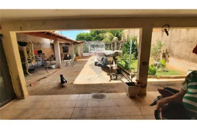 Casa  a venda bairro lago azul muito bem localizada
