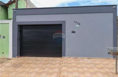 Casa a venda com 3 quartos e varanda com churrasqueira