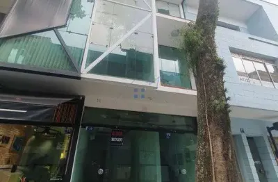 Loja comercial triplex no centro comercial de alphaville 96m²