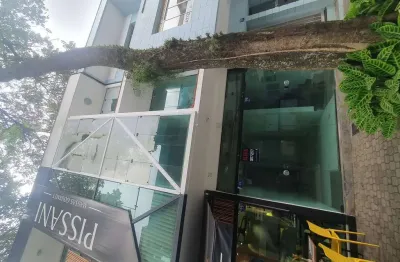 Loja Comercial Triplex no Centro Comercial de Alphaville 96m²