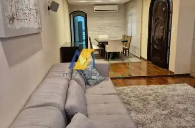 Sobrado à venda com 300m², 3 dormitórios, 1 suíte, 2 salas e 7 vagas!!!