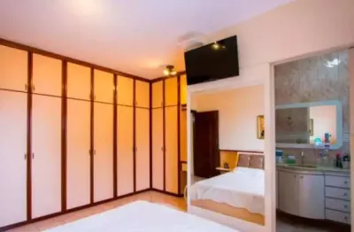 Sobrado para venda com 218m², 3 dormitórios, 1 suíte, 1 sala e 3 vagas!!!