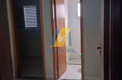'quer morar bem, gastar pouco e ficar a 2 min da estação de trem?'