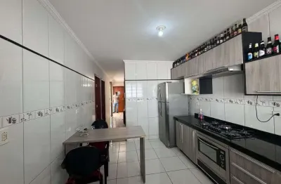 Casa com 3 quartos à venda na Rua Americo Laerte Bugatão, 653, Jardim Andrade, Maringá