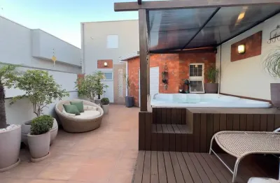 Sobrado 4 quartos e com spa banhado com luz natural