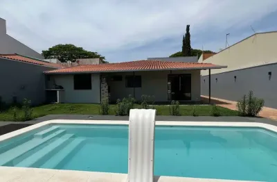 Casa térrea • terreno grande • piscina • jardim iguaçu -  troca curitiba