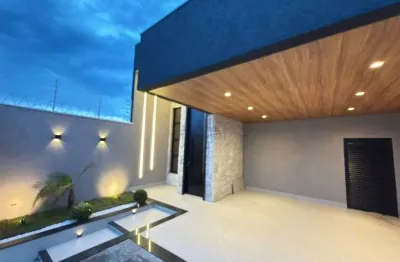 Belíssima casa à venda em um dos bairros mais desejados de Maringá!