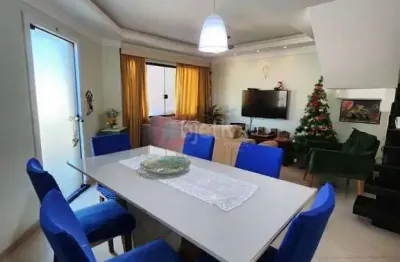 Casa triplex em condomínio, 4 quartos, ogiva - cabo frio