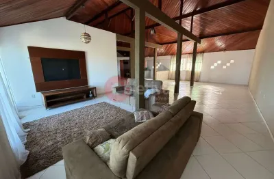 Apartamento linear, 2 quartos, baixo grande - são pedro da aldeia
