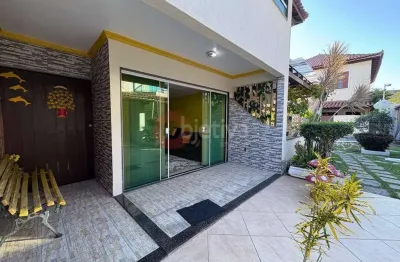Casa em condomínio, com 2 suítes, 110 m², portinho - cabo frio