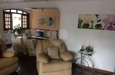Casa com 3 quartos à venda na rua eugênio de castro, 55, vila dionisia, são paulo, 487 m2 por r$ 1.100.000