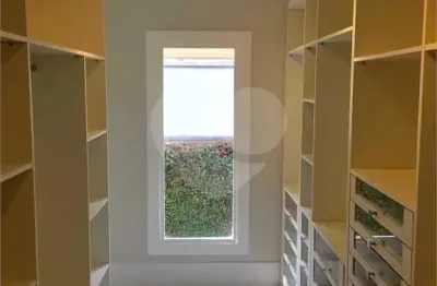 Casa em condomínio fechado com 5 quartos à venda na alameda jurucê, 230, alphaville, santana de parnaíba, 650 m2 por r$ 3.490.000
