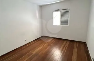 Casa com 3 quartos à venda na rua irapuru, 114, moinho velho, são paulo, 180 m2 por r$ 900.000