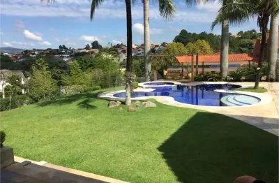 Casa em condomínio fechado com 5 quartos para alugar na alameda guaxins, 147, alphaville, santana de parnaíba, 970 m2 por r$ 55.000