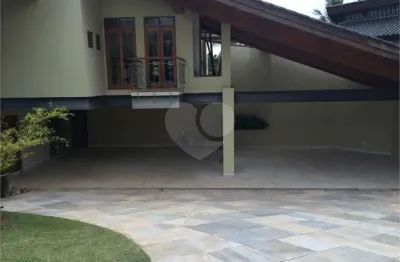 Casa em condomínio fechado com 5 quartos para alugar na alameda guaxins, 147, alphaville, santana de parnaíba, 970 m2 por r$ 55.000