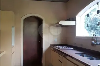 Casa em condomínio fechado com 3 quartos para alugar na alameda dinamarca, 483, alphaville residencial um, barueri, 560 m2 por r$ 25.000