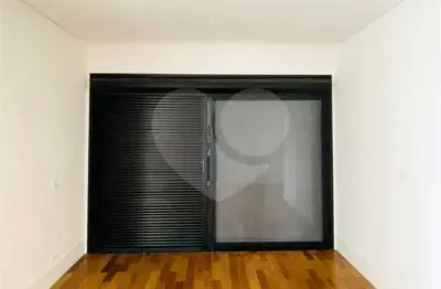 Casa em condomínio fechado com 4 quartos à venda na alameda das jabuticabeiras, 110, alphaville, santana de parnaíba, 500 m2 por r$ 5.500.000