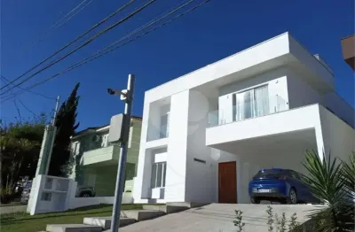 Casa em condomínio fechado com 4 quartos à venda na alameda das tulipas, 68, morada das flores (aldeia da serra), santana de parnaíba, 300 m2 por r$ 2.800.000