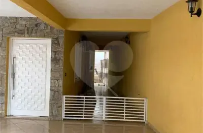Casa com 3 quartos à venda na rua augusto, 33, vila martins, carapicuíba, 325 m2 por r$ 880.000