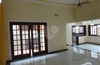 Casa com 3 quartos à venda na rua júlio spiandorelli, 47, santa marina, valinhos, 200 m2 por r$ 980.000