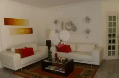 Casa em condomínio fechado com 3 quartos à venda na rua das arapongas, 353, santa rosa, vinhedo, 380 m2 por r$ 2.050.000