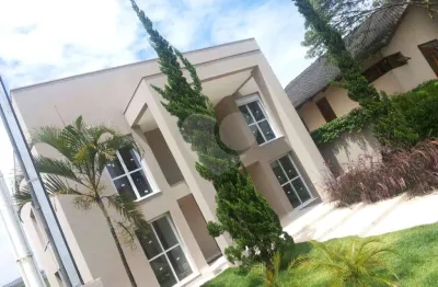 Casa em condomínio fechado com 4 quartos à venda na alameda das camélias, 589, alphaville, santana de parnaíba, 384 m2 por r$ 5.000.000