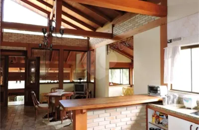 Casa em condomínio fechado com 5 quartos à venda na rua das hortênsias, 90, chácara vale do rio cotia, carapicuíba, 530 m2 por r$ 1.690.000