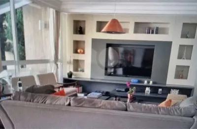 Casa em condomínio fechado com 5 quartos à venda na alameda batatais, 285, alphaville, santana de parnaíba, 485 m2 por r$ 4.500.000