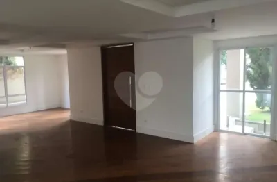 Casa em condomínio fechado com 5 quartos à venda na alameda das camélias, 591, alphaville, santana de parnaíba, 488 m2 por r$ 4.500.000