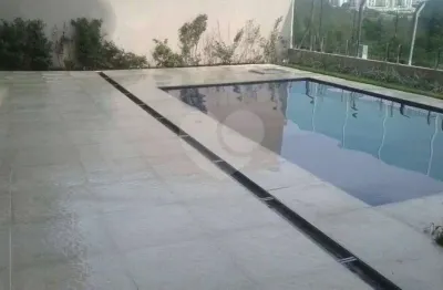 Casa em condomínio fechado com 5 quartos para alugar na alameda das camélias, 591, alphaville, santana de parnaíba, 488 m2 por r$ 28.500