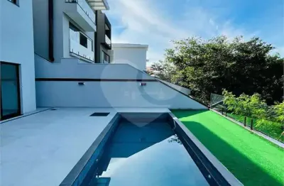Casa em condomínio fechado com 3 quartos à venda na rua sabiá, 896, suru, santana de parnaíba, 239 m2 por r$ 1.849.900