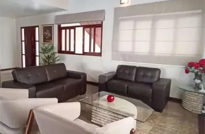 Casa em condomínio fechado com 4 quartos para alugar na alameda coral, 80, alphaville, santana de parnaíba, 359 m2 por r$ 12.800