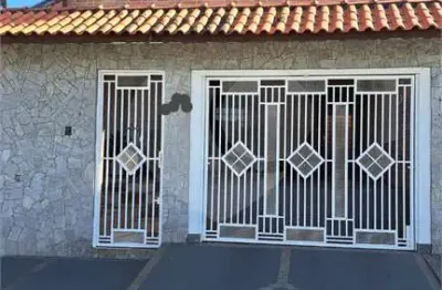 Casa com 3 quartos à venda na rua santa efigênia, 410, jardim universo, mogi das cruzes, 234 m2 por r$ 900.000