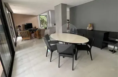 Casa em condomínio fechado com 3 quartos à venda na alameda das tulipas, 136, alphaville, santana de parnaíba, 430 m2 por r$ 3.980.000
