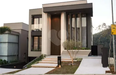 Casa em condomínio fechado com 4 quartos à venda na alameda das aroeiras, 101, alphaville, santana de parnaíba, 300 m2 por r$ 13.800.000