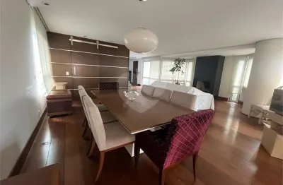 Apartamento com 2 quartos para alugar na Rua Itapimirum, 80, Vila Andrade, São Paulo, 220 m2 por R$ 10.000