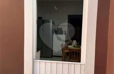 Casa com 3 quartos à venda na Estrada Cabreúva, 103, Vila Santa Lúcia, Carapicuíba, 140 m2 por R$ 1.300.000