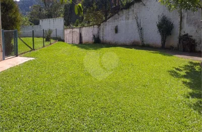 Casa em condomínio fechado com 3 quartos à venda na alameda das tipuanas, 379, chácaras bosque do embu, embu das artes, 1991 m2 por r$ 1.200.000