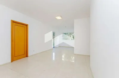 Apartamento com 97 m², 3 quartos sendo 2 suítes para alugar no bairro ahú.