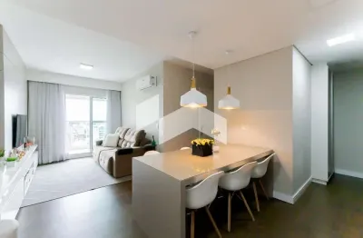 Apartamento com 60 m², 2 quartos sendo 1 suíte para alugar no bairro centro.