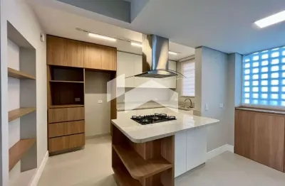 Apartamento com 120 m², 3 quartos para alugar no bairro água verde.