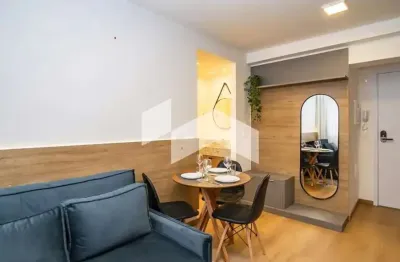 Apartamento com 30 m², 1 quarto sendo 1 suíte para alugar no bairro centro.