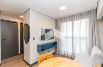 Apartamento com 36 m², 2 quartos para alugar no bairro água verde.